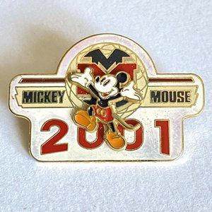 2001 Disney Mickey Mouse 3-D Collectors Trading Lapel Hat Lanyard Pinback 1.5”